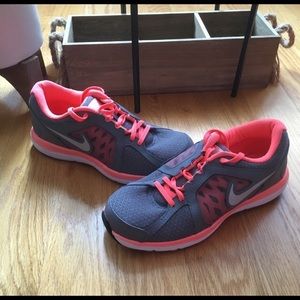 NIKE | Fluorescent Orange/Gray Running Sneakers